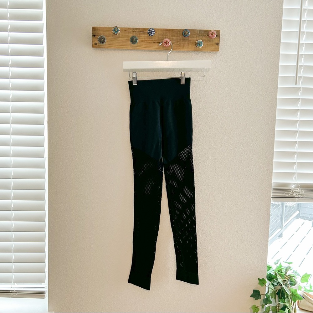 Carbon38 | Black Mesh Pull-On Yoga Leggings Size XS/S Stretch Wide Waist - Picture 3 of 8